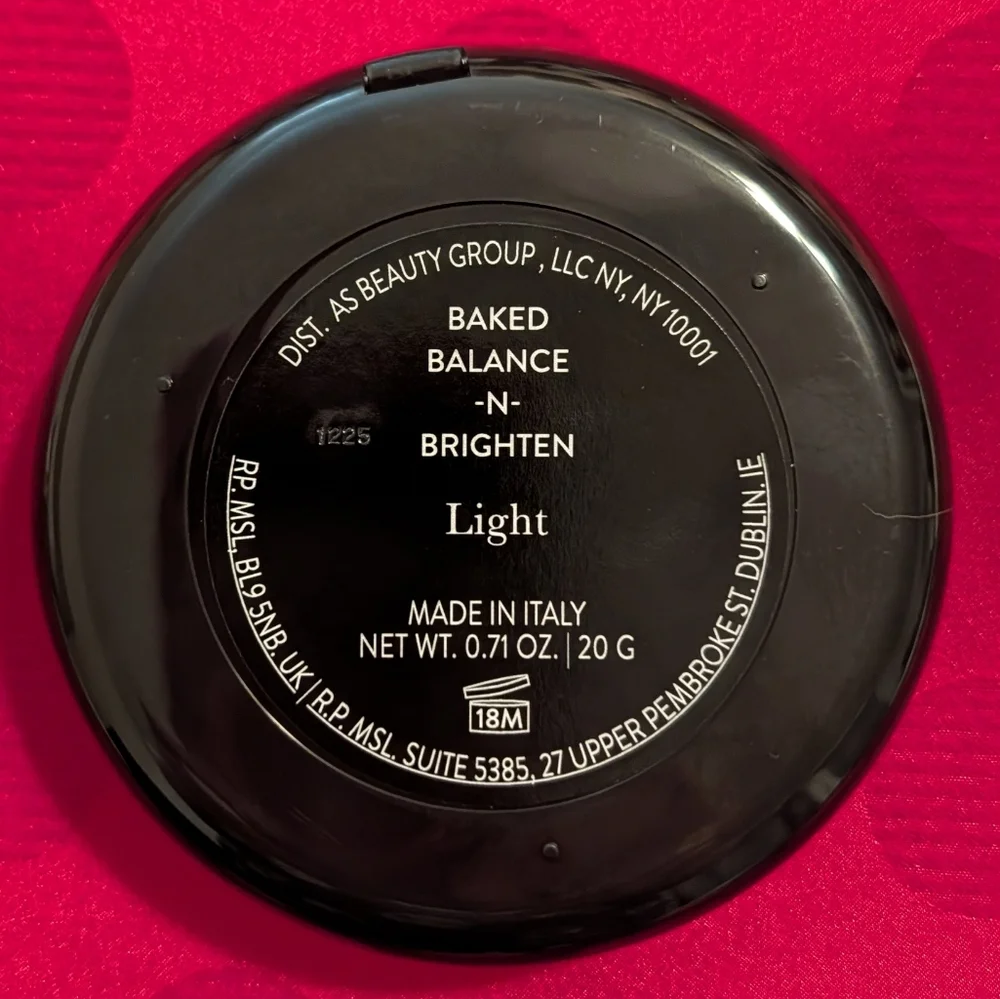 Light Balance-n-Brighten Baked Foundation Laura Geller Jumbo Size Foundation 🆕